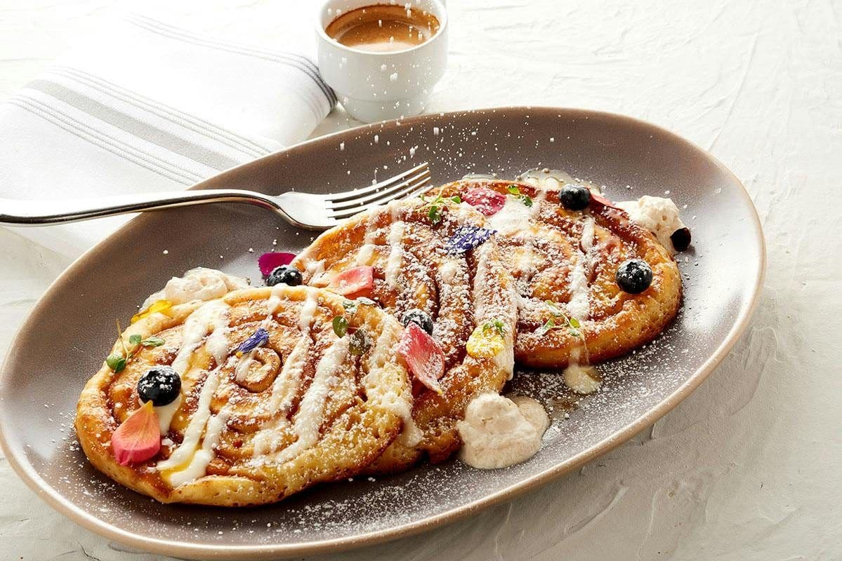Ricotta pancakes dusted with sugar and berries